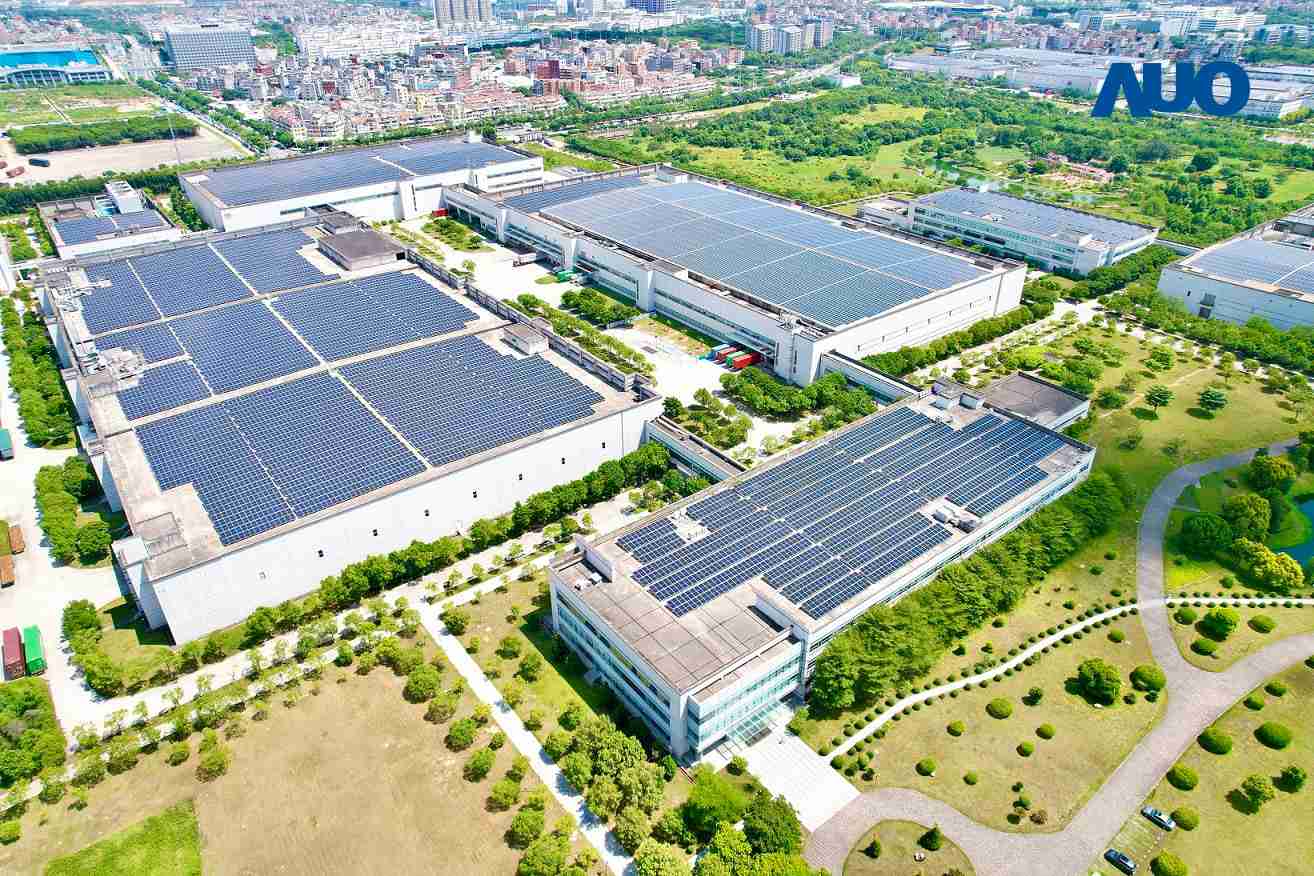 尊龙z6厦门推动智能制造同时，，，，透过绿电创能纵深推进绿色转型，，厂区全屋顶铺设太阳能光伏板，，，，每年太阳能发电 2,600多万度